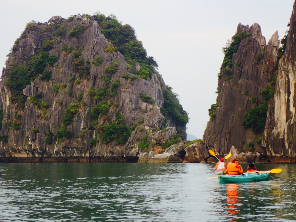 Bahia-ha-Long-magnifica-kayak